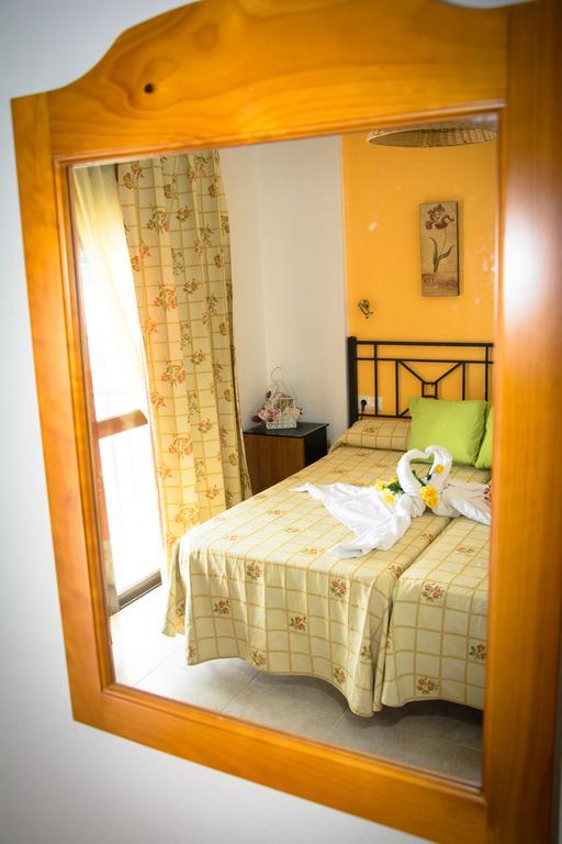 Hostal Malia Conil De La Frontera Eksteriør billede