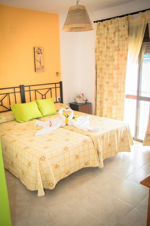 Hostal Malia Conil De La Frontera Eksteriør billede